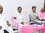 పార్టీ నేతలతో కేసీఆర్
