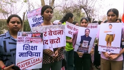 భోపాల్ లో ఎన్ఎస్యూఐ విద్యార్థుల నిరసన (ANI Video Grab ) భోపాల్ లో ఎన్ఎస్యూఐ విద్యార్థుల నిరసన (ANI Video Grab )