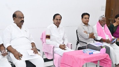 పార్టీ నేతలతో కేసీఆర్ పార్టీ నేతలతో కేసీఆర్
