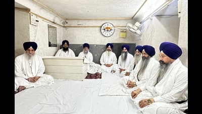 The meeting called by the Golden Temple head granthi, Giani Amarjeet Singh, also saw the participation of other granthis of the Golden Temple and Akal Takht. (HT File) The meeting called by the Golden Temple head granthi, Giani Amarjeet Singh, also saw the participation of other granthis of the Golden Temple and Akal Takht. (HT File)