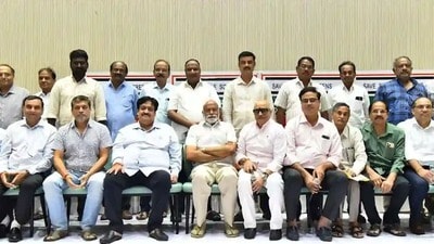 Telangana Exhibitors: జీవోలు ఇచ్చినా టికెట్ల రేట్లు పెంచం.. పర్సెంటేజీ కావాలి: తెలంగాణ ఎగ్జిబిటర్స్ అసోసియేషన్ తీర్మానం Telangana Exhibitors: జీవోలు ఇచ్చినా టికెట్ల రేట్లు పెంచం.. పర్సెంటేజీ కావాలి: తెలంగాణ ఎగ్జిబిటర్స్ అసోసియేషన్ తీర్మానం