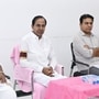 పార్టీ నేతలతో కేసీఆర్