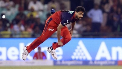 Bhuvneshwar Kumar was once again the standout bowler for the RCB, both with the old and the new ball. He finished with 1/34 against KKR (REUTERS)