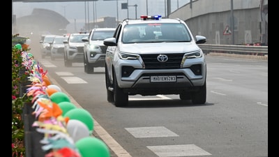 Mumbai, India - February 11, 2026: A view of the convoy of Maharashtra Chief Minister Devendra Fadnavis during the inauguration of India’s first ‘musical road’ at Mumbai Coastal Road. Oscar-winning song, Jai Ho, will be played on the north-bound carriageway from Nariman Point towards Worli stretch as vehicles will drive over it in Mumbai, India, on Wednesday, February 11, 2026. (Photo by Raju Shinde/ Hindustan Times) (Raju Shinde) Mumbai, India - February 11, 2026: A view of the convoy of Maharashtra Chief Minister Devendra Fadnavis during the inauguration of India’s first ‘musical road’ at Mumbai Coastal Road. Oscar-winning song, Jai Ho, will be played on the north-bound carriageway from Nariman Point towards Worli stretch as vehicles will drive over it in Mumbai, India, on Wednesday, February 11, 2026. (Photo by Raju Shinde/ Hindustan Times) (Raju Shinde)
