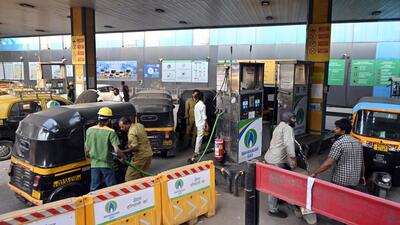 Mumbai, India - November 18, 2025: A view of long queues of rickshaws outside the CNG filling station in Wadala after the supply of Compressed Natural Gas was disrupted across Mumbai, India, on Tuesday, November 18, 2025. (Photo by Raju Shinde/ Hindustan Times) (Raju Shinde)