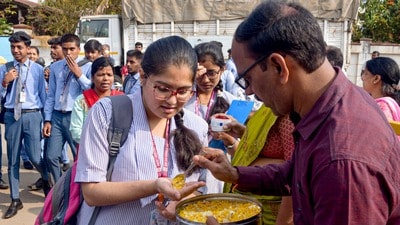 আগামিকাল উচ্চমাধ্যমিক পরীক্ষার ফলাফল প্রকাশিত হবে। (ছবিটি প্রতীকী, সৌজন্যে পিটিআই) আগামিকাল উচ্চমাধ্যমিক পরীক্ষার ফলাফল প্রকাশিত হবে। (ছবিটি প্রতীকী, সৌজন্যে পিটিআই)