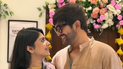 শুভস্মিতাকে চোখে হারালেন সৌরভ! বিয়ের পাকা কথা না আংটি বদল লক্ষ্মী ঝাঁপি জুটির? শুভস্মিতাকে চোখে হারালেন সৌরভ! বিয়ের পাকা কথা না আংটি বদল লক্ষ্মী ঝাঁপি জুটির?
