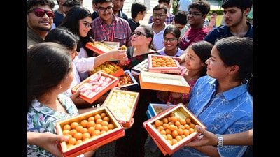 Students of KBDAV School, Sector 7, Chandigarh, offering sweets to the principal after the results were declared on Wednesday. (Ravi Kumar/HT) Students of KBDAV School, Sector 7, Chandigarh, offering sweets to the principal after the results were declared on Wednesday. (Ravi Kumar/HT)