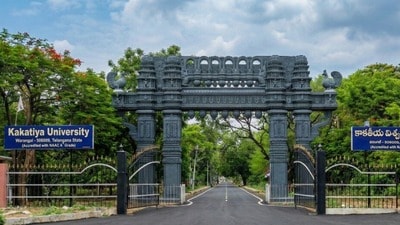 <p>టీజీ సీపీగెట్-2026 కన్వీనర్గా కాకతీయ విశ్వవిద్యాలయానికి చెందిన ప్రొఫెసర్ రాజేందర్ కట్లను నియమిస్తూ ఉన్నత విద్యా మండలి నిర్ణయం తీసుకుంది. ఆయన పర్యవేక్షణలో నోటిఫికేషన్ జారీ నుంచి కౌన్సెలింగ్ ప్రక్రియ ముగిసే వరకు అన్ని చర్యలు చేపట్టనున్నారు.</p><p> </p> <p>టీజీ సీపీగెట్-2026 కన్వీనర్గా కాకతీయ విశ్వవిద్యాలయానికి చెందిన ప్రొఫెసర్ రాజేందర్ కట్లను నియమిస్తూ ఉన్నత విద్యా మండలి నిర్ణయం తీసుకుంది. ఆయన పర్యవేక్షణలో నోటిఫికేషన్ జారీ నుంచి కౌన్సెలింగ్ ప్రక్రియ ముగిసే వరకు అన్ని చర్యలు చేపట్టనున్నారు.</p><p> </p>