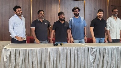 Producers Fight: టాలీవుడ్లో ముదురుతున్న ‘పర్సెంటేజీ’ వివాదం.. ఇప్పుడే గుర్తొచ్చిందా అంటూ శిరీష్కు మైత్రీ రవి కౌంటర్ Producers Fight: టాలీవుడ్లో ముదురుతున్న ‘పర్సెంటేజీ’ వివాదం.. ఇప్పుడే గుర్తొచ్చిందా అంటూ శిరీష్కు మైత్రీ రవి కౌంటర్