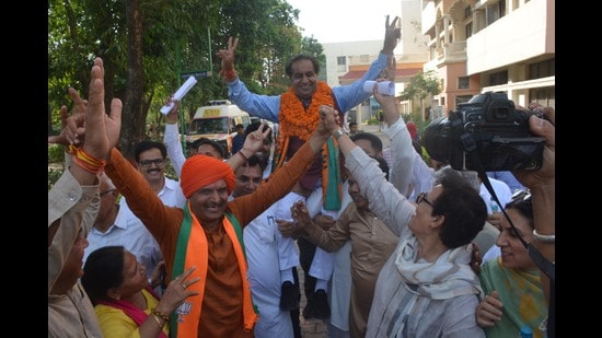 BJP mayoral candidate Shyam Lal Bansal with party workers and supporters in Panchkula on Wednesday. (Sant Arora/HT)