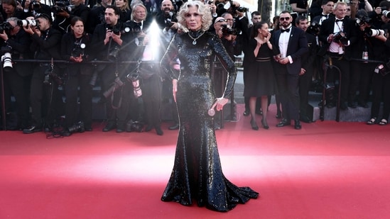 Jane Fonda looked elegant in a black full-sleeved sequin ensemble by Gucci, styled with statement jewellery from Pomellato.(AFP)