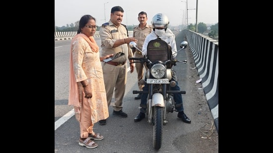 Transport department officials inspect motorcycles fitted with modified silencers during a special enforcement drive against pressure horns and noise pollution in Lucknow. (HT Photo)