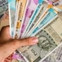 Wealth Remedies: బీరువా, పర్సులో ఇవి ఉంచితే లక్ష్మీదేవి తాండవిస్తుంది