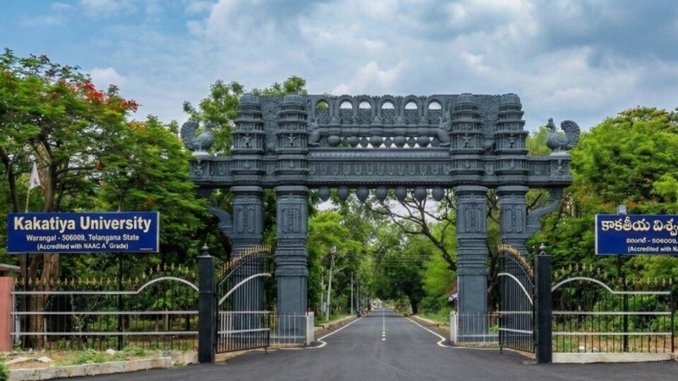 <p>టీజీ సీపీగెట్-2026 కన్వీనర్‌గా కాకతీయ విశ్వవిద్యాలయానికి చెందిన ప్రొఫెసర్ రాజేందర్ కట్లను నియమిస్తూ ఉన్నత విద్యా మండలి నిర్ణయం తీసుకుంది. ఆయన పర్యవేక్షణలో నోటిఫికేషన్ జారీ నుంచి కౌన్సెలింగ్ ప్రక్రియ ముగిసే వరకు అన్ని చర్యలు చేపట్టనున్నారు.</p><p> </p>