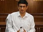Lucknow divisional commissioner Vijay Vishwas Pant called for seamless last-mile connectivity to reduce dependence on private vehicles. (HT File)