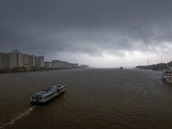  বর্ষা কি চলতি সপ্তাহেই ঢুকছে? তাপপ্রবাহ নিয়ে সতর্কতা কোন কোন এলাকায়! জানাল IMD(PTI Photo) (PTI05_29_2024_000233B)