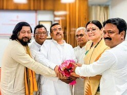 শুভেন্দু মন্ত্রিসভার এই মন্ত্রীর সঙ্গে কথা হল সৌরভের!কীসের আমন্ত্রণ জানালেন দাদা