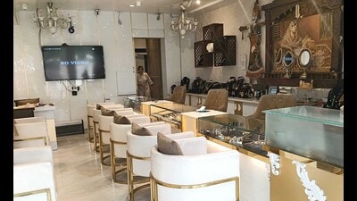 A jewellery store wears a deserted look in Ludhiana. (HT photo) A jewellery store wears a deserted look in Ludhiana. (HT photo)