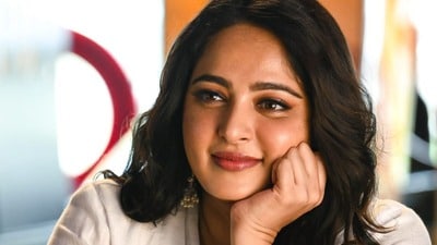 అనుష్క శెట్టి (x/anushka shetty) అనుష్క శెట్టి (x/anushka shetty)