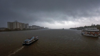 বর্ষা কি চলতি সপ্তাহেই ঢুকছে? তাপপ্রবাহ নিয়ে সতর্কতা কোন কোন এলাকায়! জানাল IMD(PTI Photo) (PTI05_29_2024_000233B) বর্ষা কি চলতি সপ্তাহেই ঢুকছে? তাপপ্রবাহ নিয়ে সতর্কতা কোন কোন এলাকায়! জানাল IMD(PTI Photo) (PTI05_29_2024_000233B)