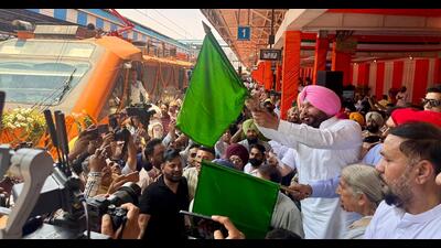 Union minister Ravneet Singh Bittu on Thursday announced  ₹402 crore for the redevelopment of Amritsar railway station with an additional  ₹100 crore for new platforms.