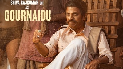 Peddi: పెద్ది నుంచి గౌరనాయుడు వచ్చేశాడు.. స్టార్ హీరో శివరాజ్కుమార్ పవర్ఫుల్ గ్లింప్స్ వీడియో రిలీజ్.. Peddi: పెద్ది నుంచి గౌరనాయుడు వచ్చేశాడు.. స్టార్ హీరో శివరాజ్కుమార్ పవర్ఫుల్ గ్లింప్స్ వీడియో రిలీజ్..