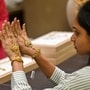 Gold Astrology Benefits: బంగారం ధరిస్తున్నారా? ఈ రాశుల వారు పొరపాటున ధరిస్తే కష్టాలు తప్పవు!