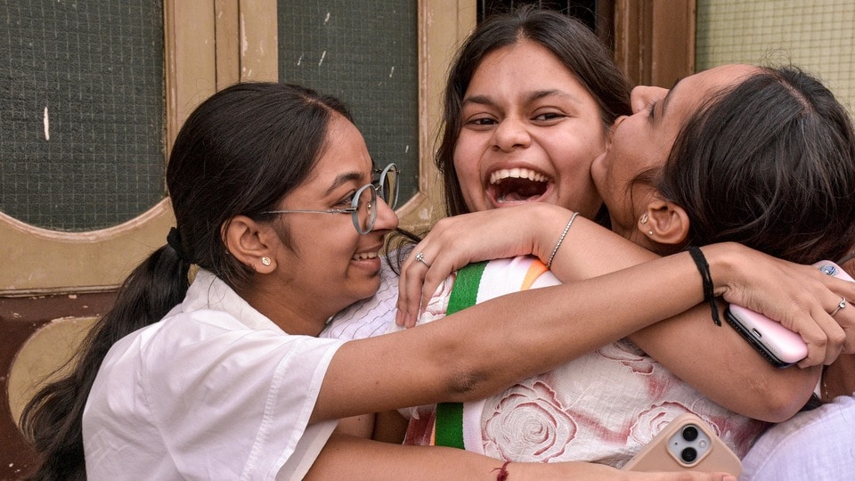ওয়েবসাইট ক্রাশ করলেও চিন্তা নেই, মোবাইল অ্যাপে উচ্চমাধ্যমিকের রেজাল্ট দেখা যাবে (PTI)