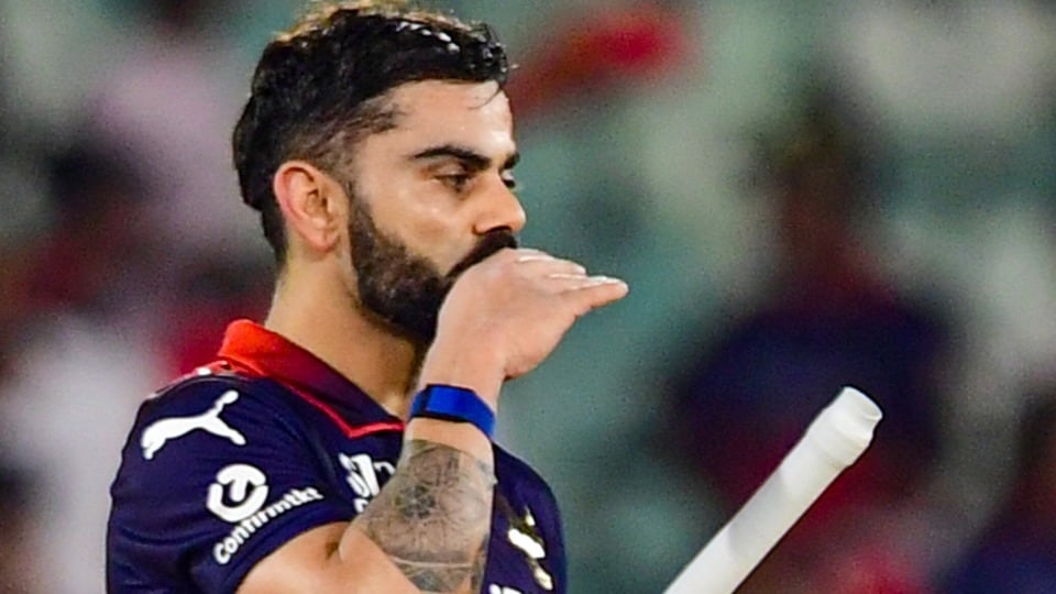 <p>ఐపీఎల్‌ చరిత్రతోపాటు టీ20ల్లో అరుదైన రికార్డులను విరాట్ కోహ్లీ తన ఖాతాలో వేసుకున్నాడు. ప్రపంచ టీ20 క్రికెట్‌లో 14వేలకు పైగా పరుగులు చేసిన ఆరో బ్యాటర్ విరాట్ కోహ్లీ నిలవగా… తొలి ఇండియన్ క్రికెటర్ గా నిలిచాడు.</p>(ANI Pic Service)