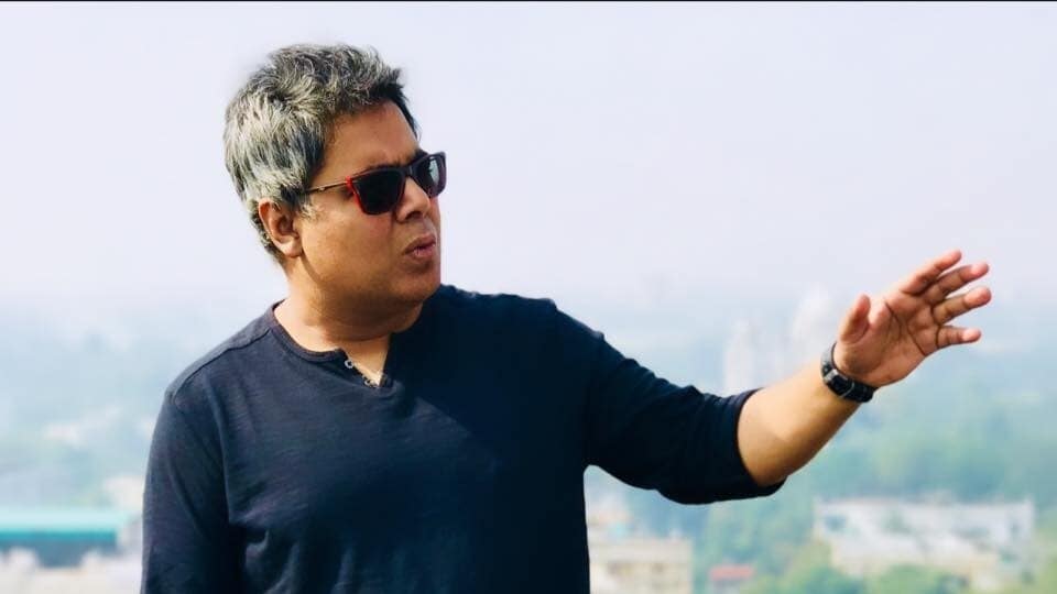 জোকারের সাজের আড়ালে কাদের নিশানা করলেন মীর?
