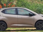 Tata Altroz CNG AMT blends the best of both worlds, the fuel efficiency of CNG and the driving comfort of AMT.