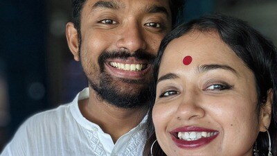 ‘দুজনে ঘর বেঁধে আছি…’, শোভনের আগেও গায়কের প্রেমে পড়েন সোহিনী, করছেন লিভ ইনও! ‘দুজনে ঘর বেঁধে আছি…’, শোভনের আগেও গায়কের প্রেমে পড়েন সোহিনী, করছেন লিভ ইনও!