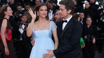 Dylan often placed a protective hand on Barbara’s back or cradled the bump. (AFP)