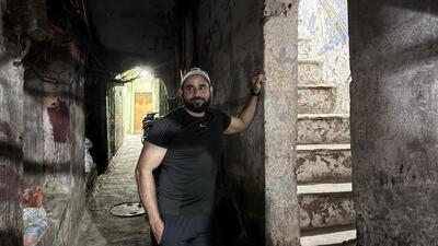 Mujib, a resident, is returning home from a two-hour workout at a gym near Pataudi House, several streets away. (HT Photo) Mujib, a resident, is returning home from a two-hour workout at a gym near Pataudi House, several streets away. (HT Photo)