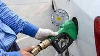 Private player Reliance has reportedly raised fuel prices by nearly  ₹5 per litre. (HT File)