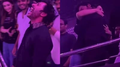 RJ Balaji: సినిమా చూసి.. గట్టి గట్టిగా అరిచి.. త్రిషను హగ్ చేసుకొని.. థియేటర్లో కరప్పు డైరెక్టర్ హంగామా.. వీడియో వైరల్ RJ Balaji: సినిమా చూసి.. గట్టి గట్టిగా అరిచి.. త్రిషను హగ్ చేసుకొని.. థియేటర్లో కరప్పు డైరెక్టర్ హంగామా.. వీడియో వైరల్