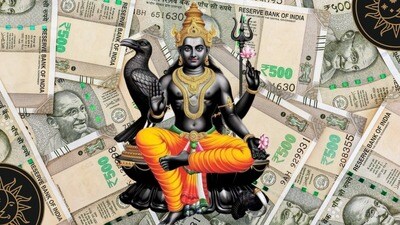 <p>శని జయంతి రోజున శని దోషాల నుంచి విముక్తి పొందడానికి కొన్ని పరిహారాలు పాటించాలని శాస్త్రం చెబుతోంది. ఉదయాన్నే స్నానం చేసి శుభ్రమైన వస్త్రాలు ధరించాలి. శని ఆలయానికి వెళ్లి శని దేవుడికి ఆవ నూనెతో అభిషేకం చేయడం, నల్ల నువ్వులను దానం చేయడం వల్ల మేలు జరుగుతుంది. "ఓం శం శనైశ్చరాయ నమః" మంత్రాన్ని 108 సార్లు జపించాలి. ఒకవేళ సమీపంలో శని దేవాలయం లేకపోతే, శివలింగాన్ని పూజించడం వల్ల కూడా శని ప్రభావం తగ్గుతుంది. శివలింగంపై ఆవ నూనె, నల్ల నువ్వులు సమర్పించి శని శాంతి అనుష్ఠానాలు చేసుకోవచ్చు.</p> <p>శని జయంతి రోజున శని దోషాల నుంచి విముక్తి పొందడానికి కొన్ని పరిహారాలు పాటించాలని శాస్త్రం చెబుతోంది. ఉదయాన్నే స్నానం చేసి శుభ్రమైన వస్త్రాలు ధరించాలి. శని ఆలయానికి వెళ్లి శని దేవుడికి ఆవ నూనెతో అభిషేకం చేయడం, నల్ల నువ్వులను దానం చేయడం వల్ల మేలు జరుగుతుంది. "ఓం శం శనైశ్చరాయ నమః" మంత్రాన్ని 108 సార్లు జపించాలి. ఒకవేళ సమీపంలో శని దేవాలయం లేకపోతే, శివలింగాన్ని పూజించడం వల్ల కూడా శని ప్రభావం తగ్గుతుంది. శివలింగంపై ఆవ నూనె, నల్ల నువ్వులు సమర్పించి శని శాంతి అనుష్ఠానాలు చేసుకోవచ్చు.</p>