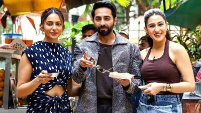 নতুন ছবি মুক্তির আগেই নেটিজেনরা ক্ষেপে লাল আয়ুষ্মান-রাকুল-সারার উপর!