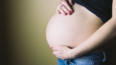 Know about the alarming side effects of pregnancy. (Picture credit: Freepik) Know about the alarming side effects of pregnancy. (Picture credit: Freepik)