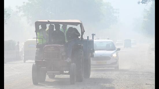 The action comes after the board issued notices to over 58 sites in Gurugram and 217 sites in Manesar last week. (HT)