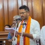 ‘শিক্ষিতের পরিচয় তাঁর মুখের ভাষায়…', ঝরঝরে সংস্কৃত উচ্চারণ, হিরণের শপথ পাঠে মুগ্ধ নেটপাড়া