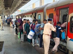  వీక్లీ ఎక్స్‌ప్రెస్ రైలు 