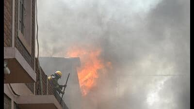 Nearly 150 workers present inside safely evacuated the premises after the fire broke out, officials said. (Sunil Ghosh / HT) Nearly 150 workers present inside safely evacuated the premises after the fire broke out, officials said. (Sunil Ghosh / HT)