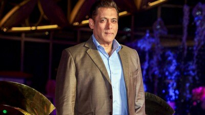 Salman Khan: నాకు స్క్రిప్ట్ చదివే అలవాటే లేదు.. ఆ కోట్ల విలువైన వాచీలు నావి కావు: సల్మాన్ ఖాన్ షాకింగ్ కామెంట్స్ (PTI) Salman Khan: నాకు స్క్రిప్ట్ చదివే అలవాటే లేదు.. ఆ కోట్ల విలువైన వాచీలు నావి కావు: సల్మాన్ ఖాన్ షాకింగ్ కామెంట్స్ (PTI)