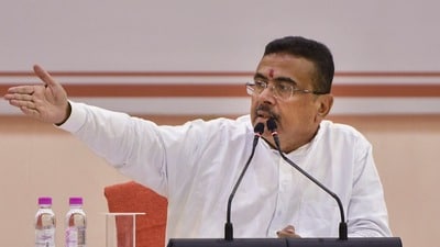 তোলাবাজিতে ‘তালা’? অভিষেকের গড় ডায়মন্ড হারবারে বৈঠকের পর বড় বার্তা শুভেন্দুর তোলাবাজিতে ‘তালা’? অভিষেকের গড় ডায়মন্ড হারবারে বৈঠকের পর বড় বার্তা শুভেন্দুর