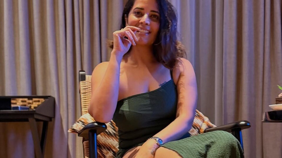 <p>తన ఫ్యామిలీతో కలిసి అనసూయ బర్త్ డే సెలబ్రేట్ చేసుకుంది. ఈ పిక్స్ ఇప్పుడు తెగ వైరల్ గా మారాయి. </p>(instagram-Anasuya Bharadwaj)