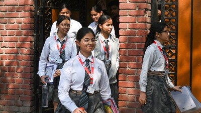 নবম-দশম শ্রেণীতে তৃতীয় ভাষা বাধ্যতামূলক করছে CBSE (Photo by Sunil Ghosh / Hindustan Times) নবম-দশম শ্রেণীতে তৃতীয় ভাষা বাধ্যতামূলক করছে CBSE (Photo by Sunil Ghosh / Hindustan Times)