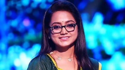 টপ ৪-এর লড়াইয়ে স্বপ্নভঙ্গ! সারেগামাপা থেকে চোখের জলে বিদায় প্রমি গিরির! তবে… টপ ৪-এর লড়াইয়ে স্বপ্নভঙ্গ! সারেগামাপা থেকে চোখের জলে বিদায় প্রমি গিরির! তবে…