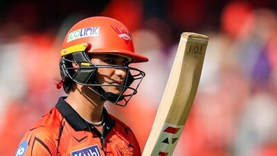 <p>సన్ రైజర్స్ ఓపెనర్ అభిషేక్ శర్మ ఈ ఐపీఎల్ సీజన్ లోనూ అదుర్స్ అనిపిస్తున్నాడు. అభిషేక్ 12 మ్యాచ్ ల్లో 481 రన్స్ బాదాడు. </p> (ANI Picture Service) <p>సన్ రైజర్స్ ఓపెనర్ అభిషేక్ శర్మ ఈ ఐపీఎల్ సీజన్ లోనూ అదుర్స్ అనిపిస్తున్నాడు. అభిషేక్ 12 మ్యాచ్ ల్లో 481 రన్స్ బాదాడు. </p> (ANI Picture Service)